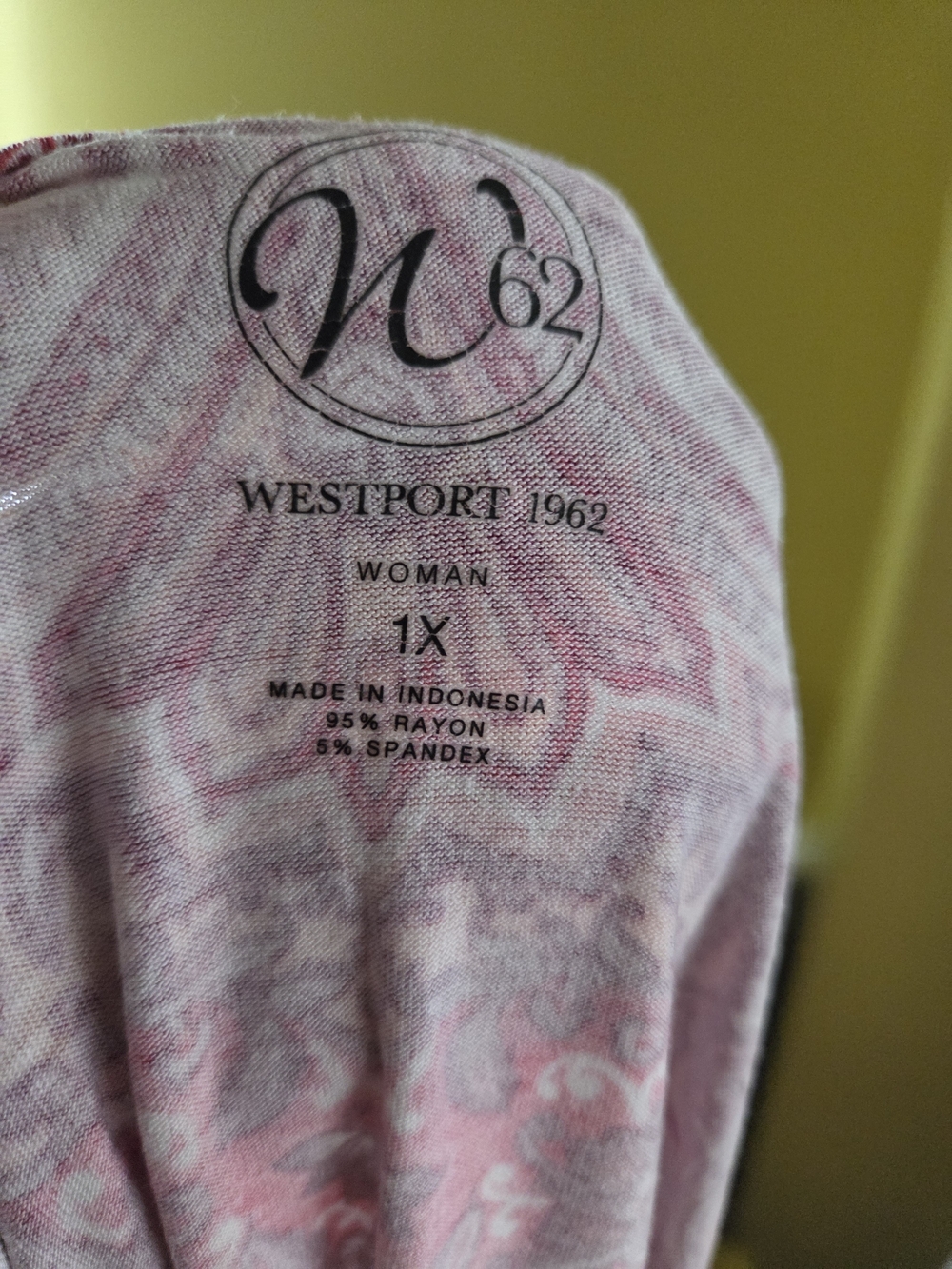 Women’s Short Sleeve Scoop Neck Top in Pink Paisley - Picture 2 of 2